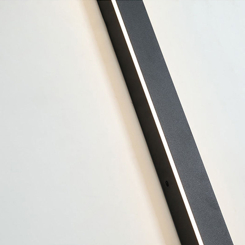 LunaBright – Contemporary LED Wall Light for Outdoors