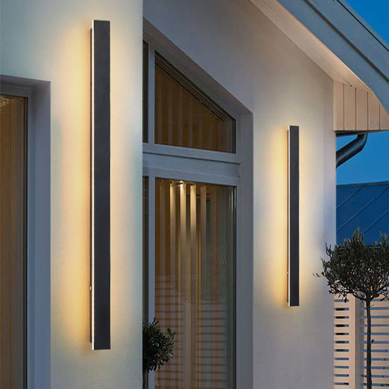 LunaBright – Contemporary LED Wall Light for Outdoors