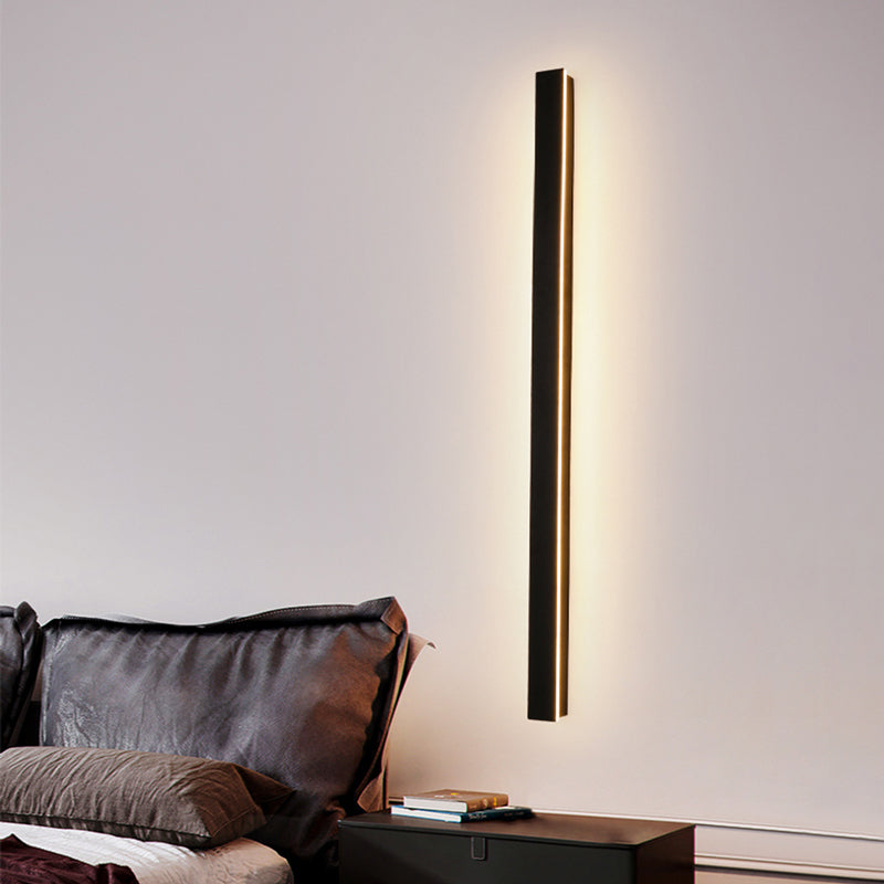 LunaBright – Contemporary LED Wall Light for Outdoors