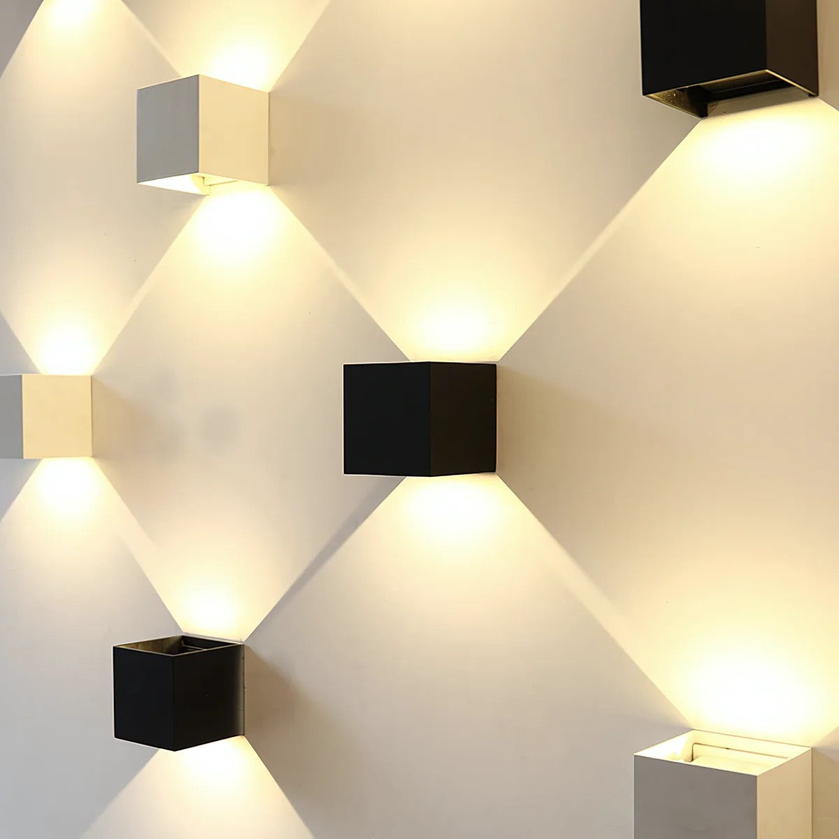 LunaBright – Wall Light with Motion Sensor