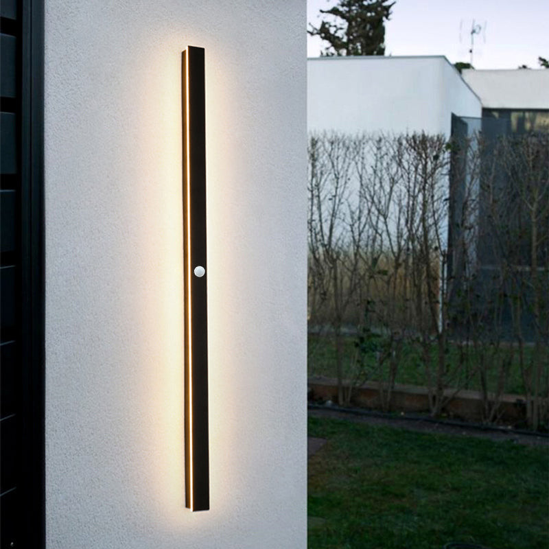 LunaBright – Contemporary LED Wall Light for Outdoors