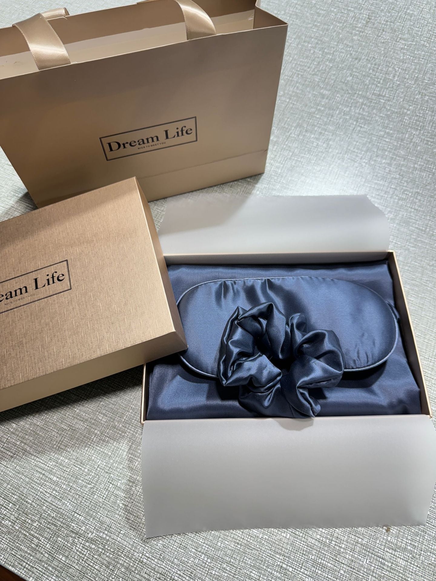 SilkDream - 4-Piece Skin-Friendly Silk Sleep Set (Hidden Zipper Pillowcase)