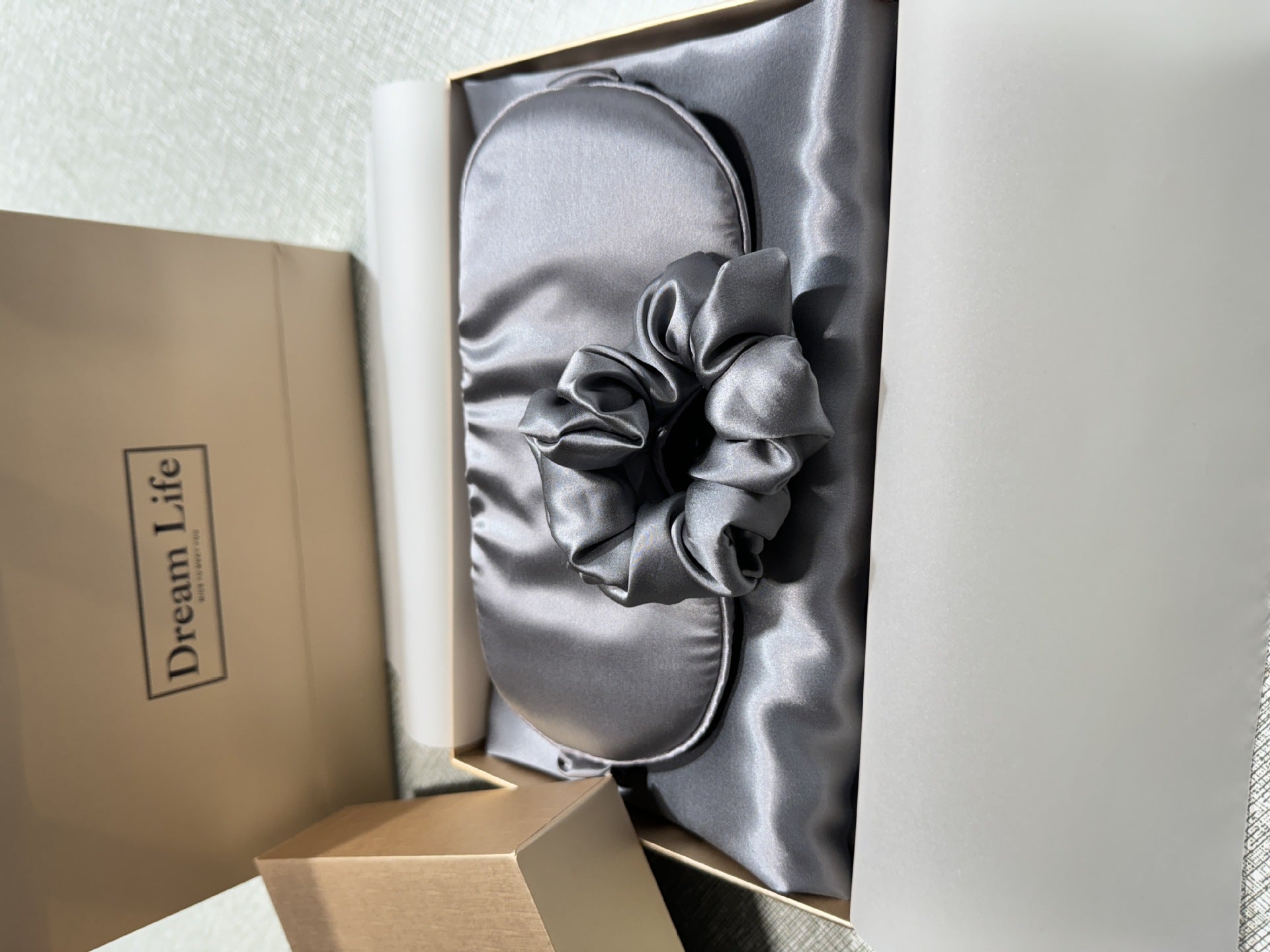 SilkDream - 4-Piece Skin-Friendly Silk Sleep Set (Hidden Zipper Pillowcase)