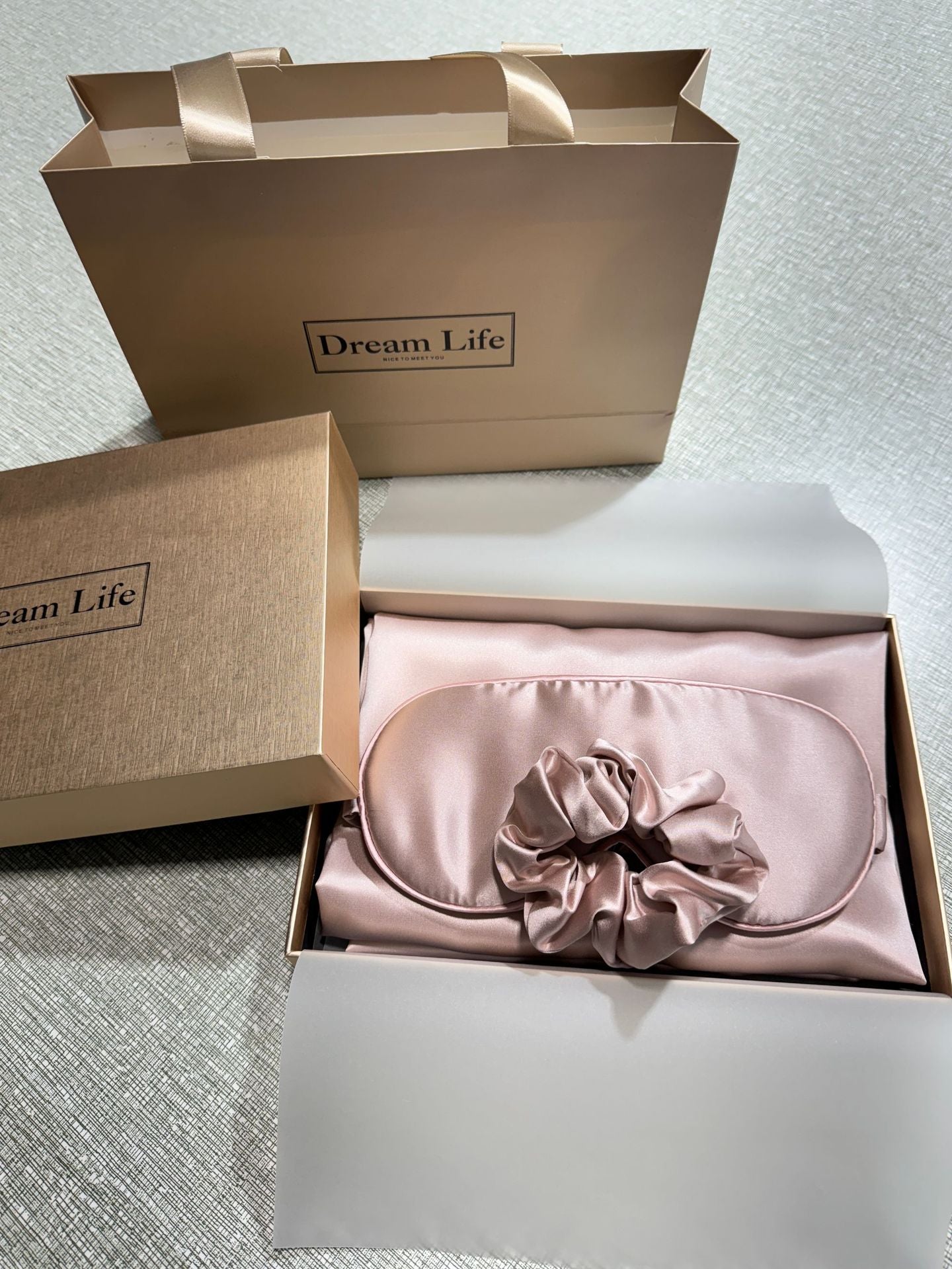 SilkDream - 4-Piece Skin-Friendly Silk Sleep Set (Hidden Zipper Pillowcase)