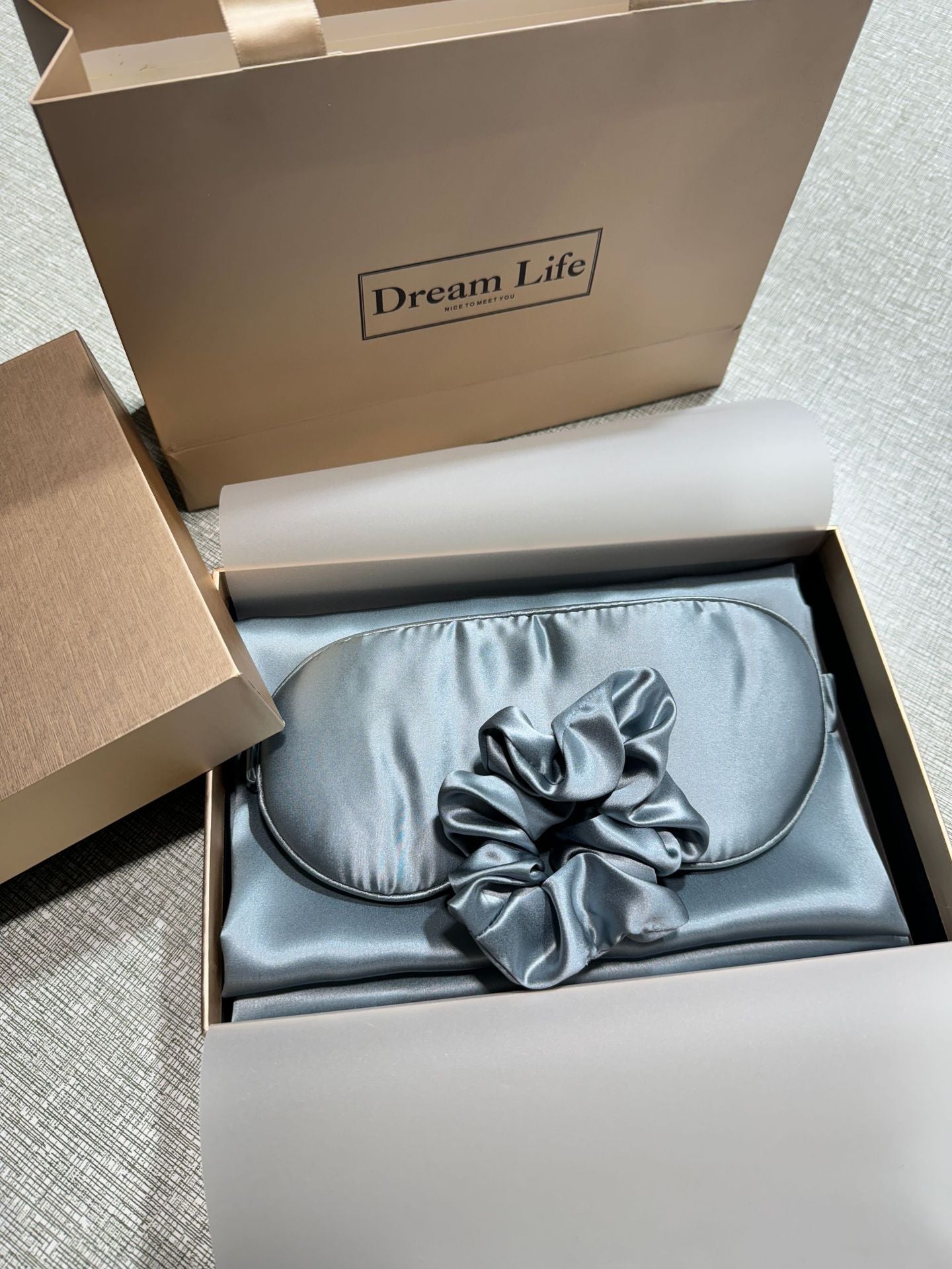 SilkDream - 4-Piece Skin-Friendly Silk Sleep Set (Hidden Zipper Pillowcase)