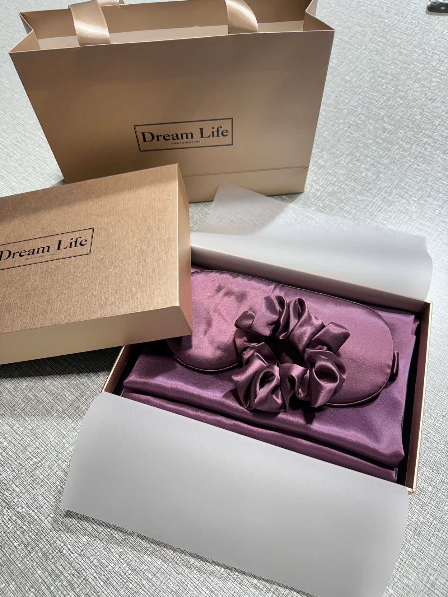 SilkDream - 4-Piece Skin-Friendly Silk Sleep Set (Hidden Zipper Pillowcase)