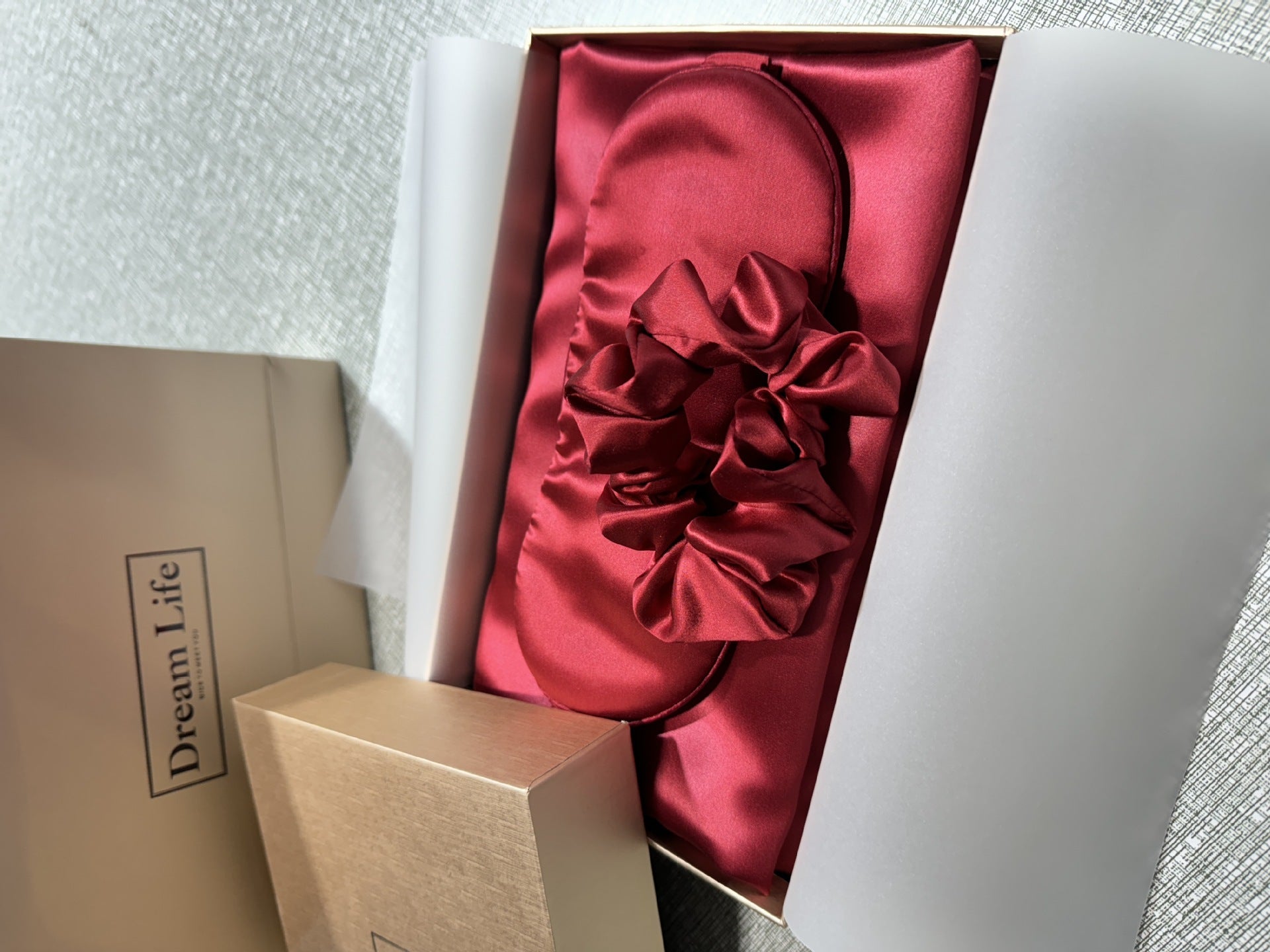 SilkDream - 4-Piece Skin-Friendly Silk Sleep Set (Hidden Zipper Pillowcase)