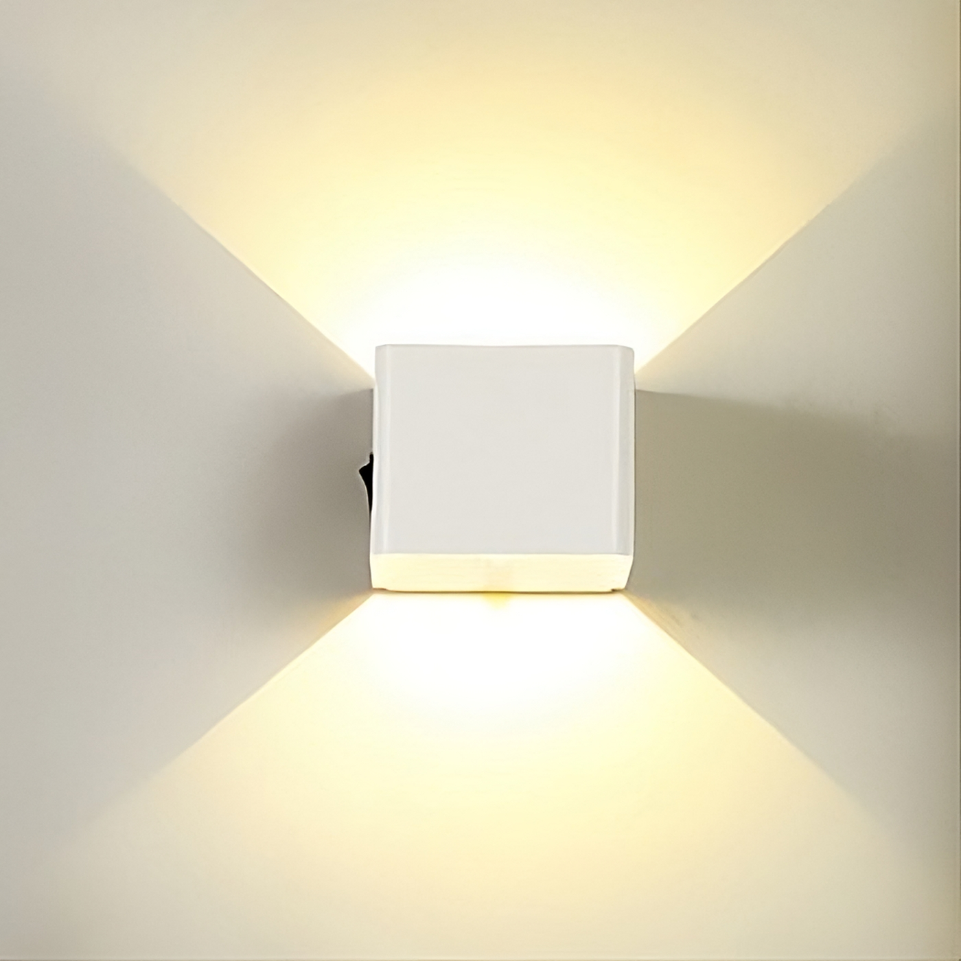 LunaBright – Wall Light with Motion Sensor