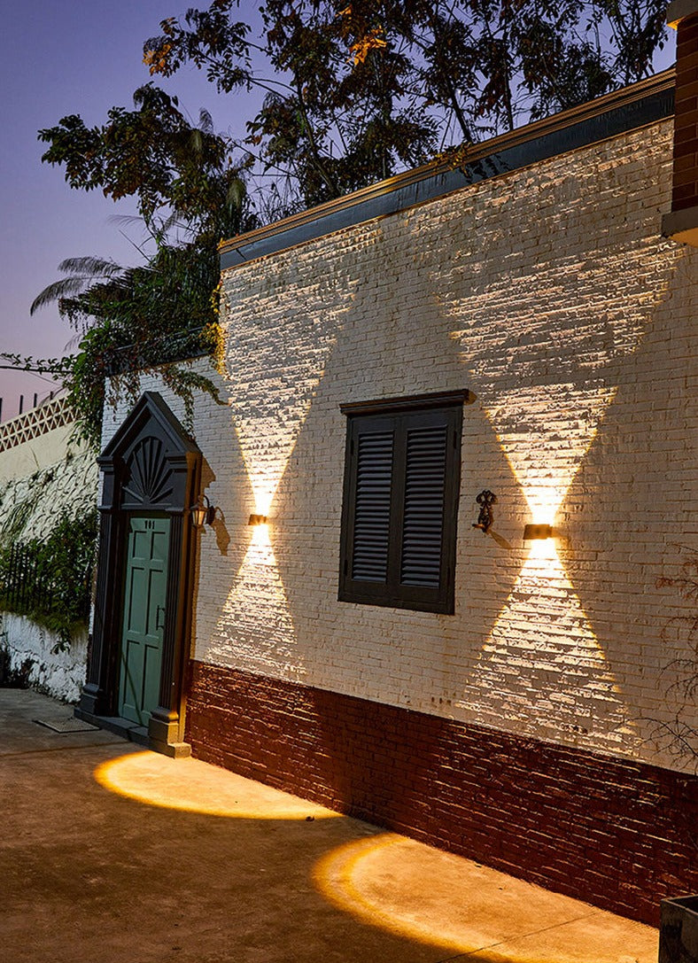 LunaLight – Sleek Solar Wall Lamp for Stylish Exteriors