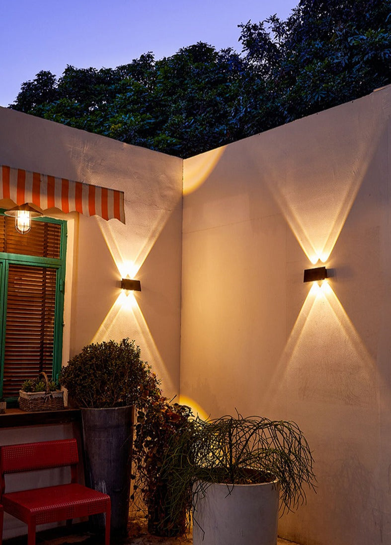 LunaLight – Sleek Solar Wall Lamp for Stylish Exteriors