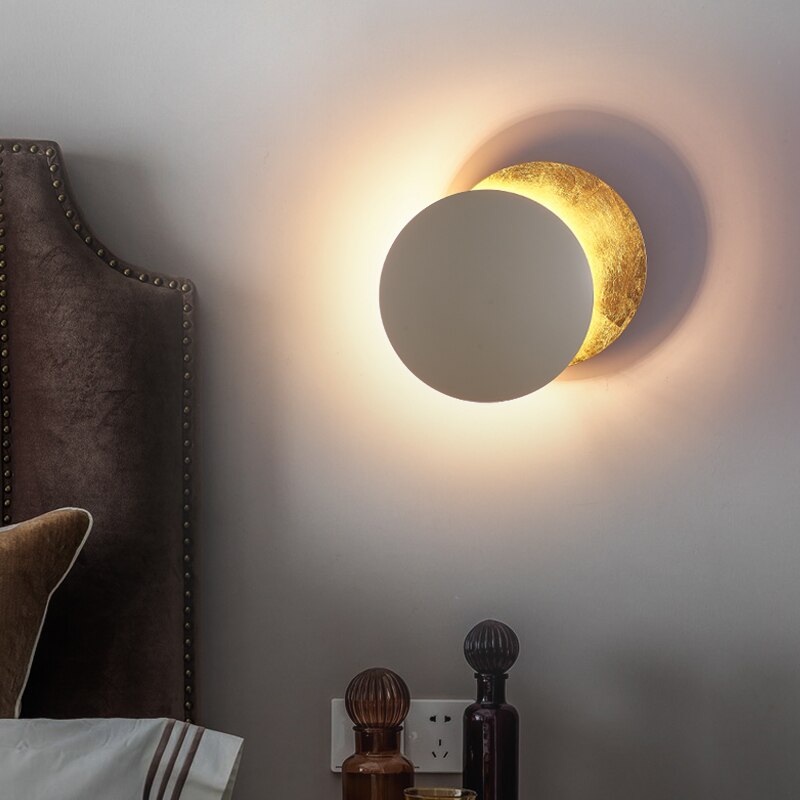 LunaGlow – Wall Lamp with Solar Eclipse Shape