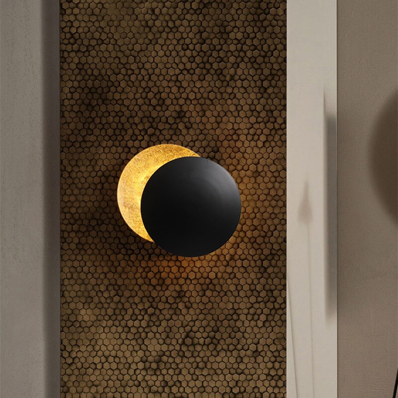 LunaGlow – Wall Lamp with Solar Eclipse Shape