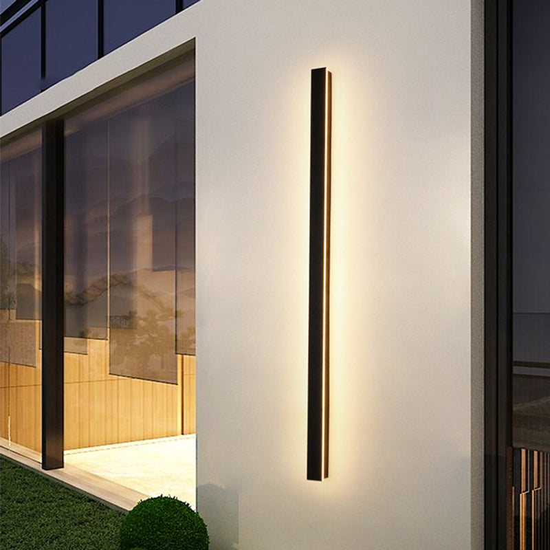LunaBright – Contemporary LED Wall Light for Outdoors