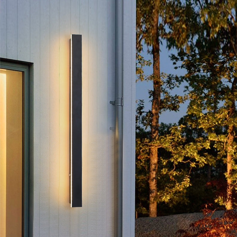 LunaBright – Contemporary LED Wall Light for Outdoors