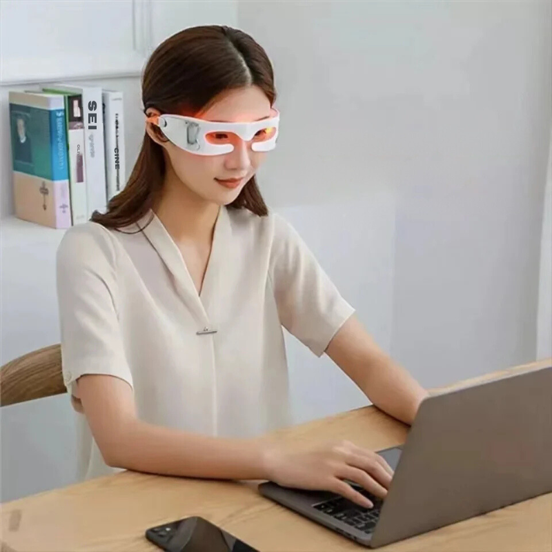 LunaGlow - Red Light Therapy Eye Care for Relaxation and Dark Circles