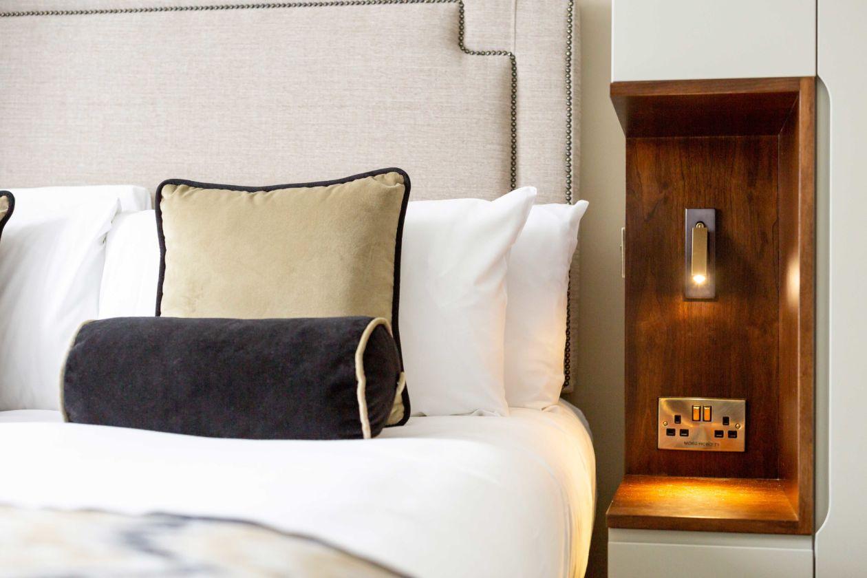 LunaNest – Inbuilt Wall Lamp for Sleep