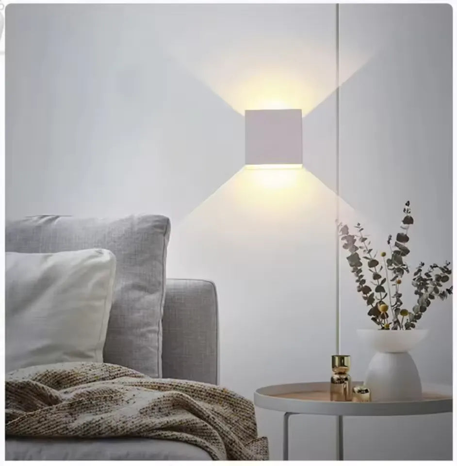 CharmingGlow – Minimalist Wall Lamp for Sophisticated Lighting